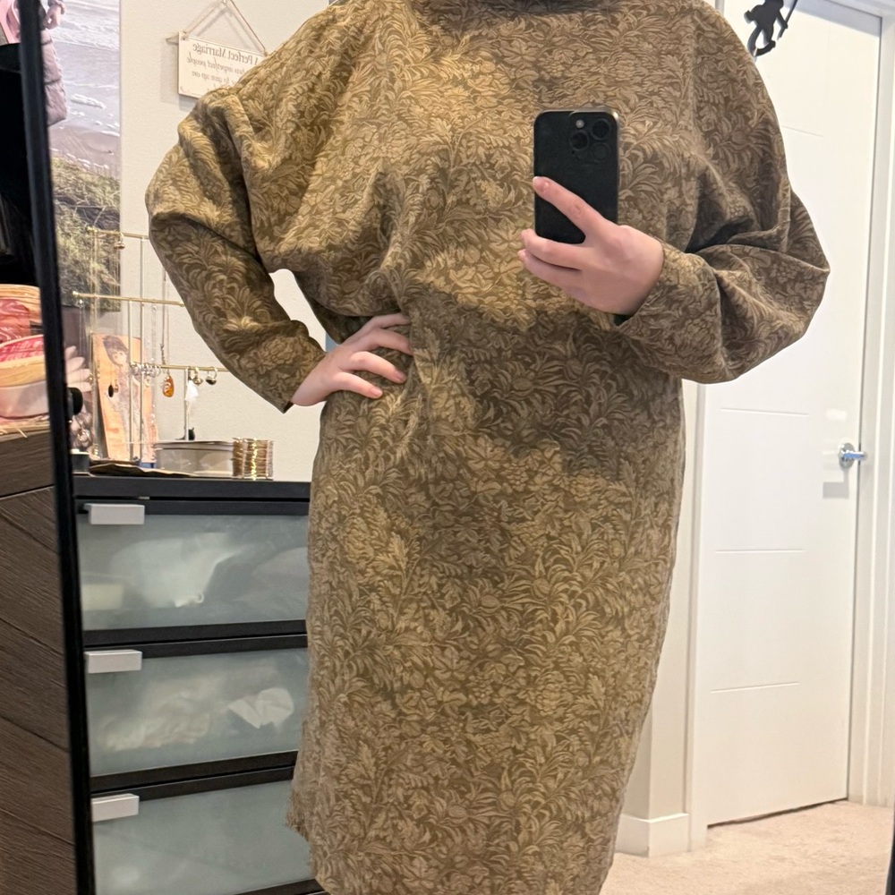 100% silk Ellen Tracy Olive Green Botanical Print Midi Dress